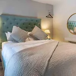 Stylish Modern 1 Bedroom, City Centre