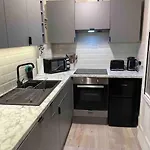 Newly Refurbished, Central Apartment With Permit Parking