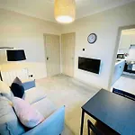 Newly Refurbished, Central Apartment With Permit Parking