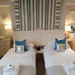 The Bath House Boutique B&B - In-Room Breakfast - Free Parking
