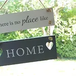 Innisfree, Central Bath, Sleeps 16, Free Parking, Free Fast Wifi
