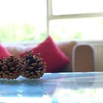 Innisfree, Central Bath, Sleeps 16, Free Parking, Free Fast Wifi