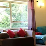 Innisfree, Central Bath, Sleeps 16, Free Parking, Free Fast Wifi