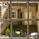 Stunning Royal Crescent Apartment With 3 Bedrooms