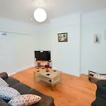 Fantastic 4 Bedroom House In Bath With Garden