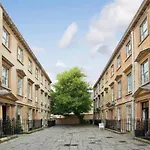 The Courtyard Apartments No.9