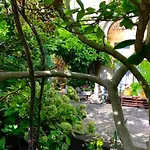 Lauras Townhouse Apartments Grand Garden Apartment