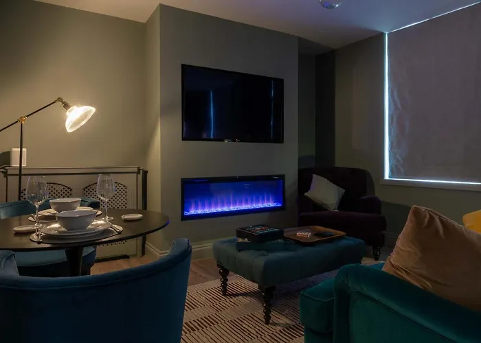 Beautiful Modern 1 Bedroom Apartment, City Centre