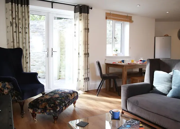 Burgess Yard 2-Bedroom Cottage, Bath
