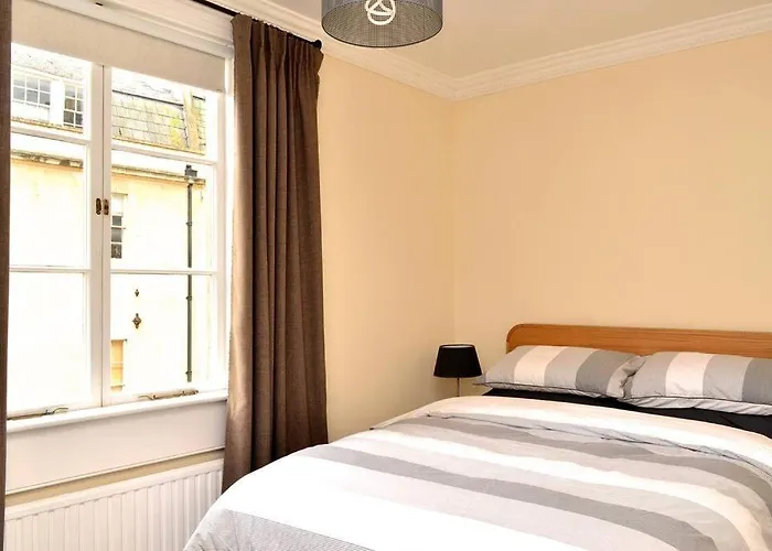 **Spotless, Bright 2 Double Bed, Period Features**