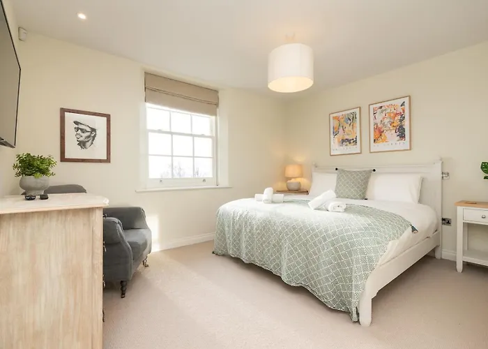 Pass The Keys Apartment With Stunning Views And Free Parking