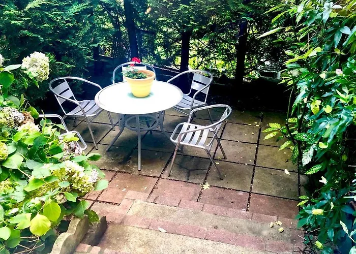 Lauras Townhouse Apartments Grand Garden Apartment