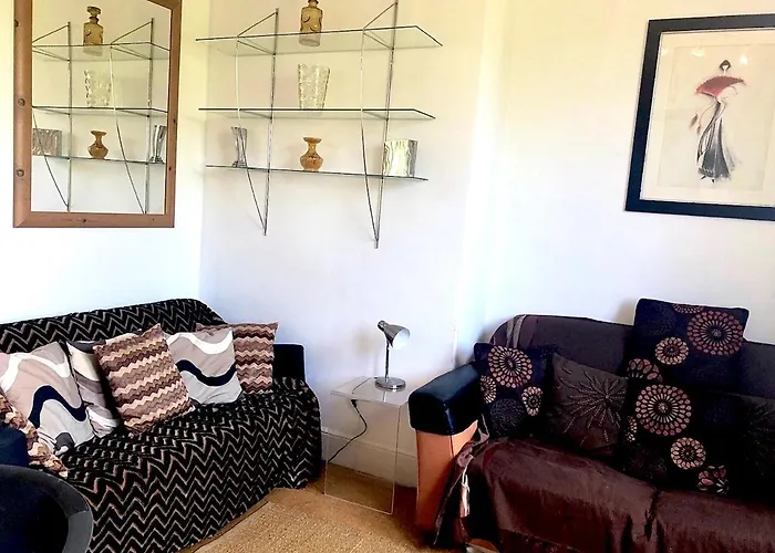 Lauras Townhouse Apartments Erte\'S Atelier