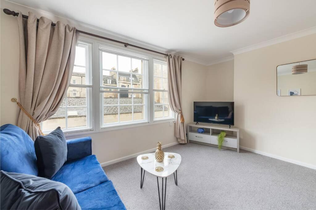 Centre Retreat- 2 Minutes From Royal Crescent Apartment *