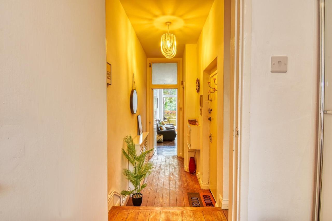 2 Bedroom In Centre With Garden & Free Parking Apartment *