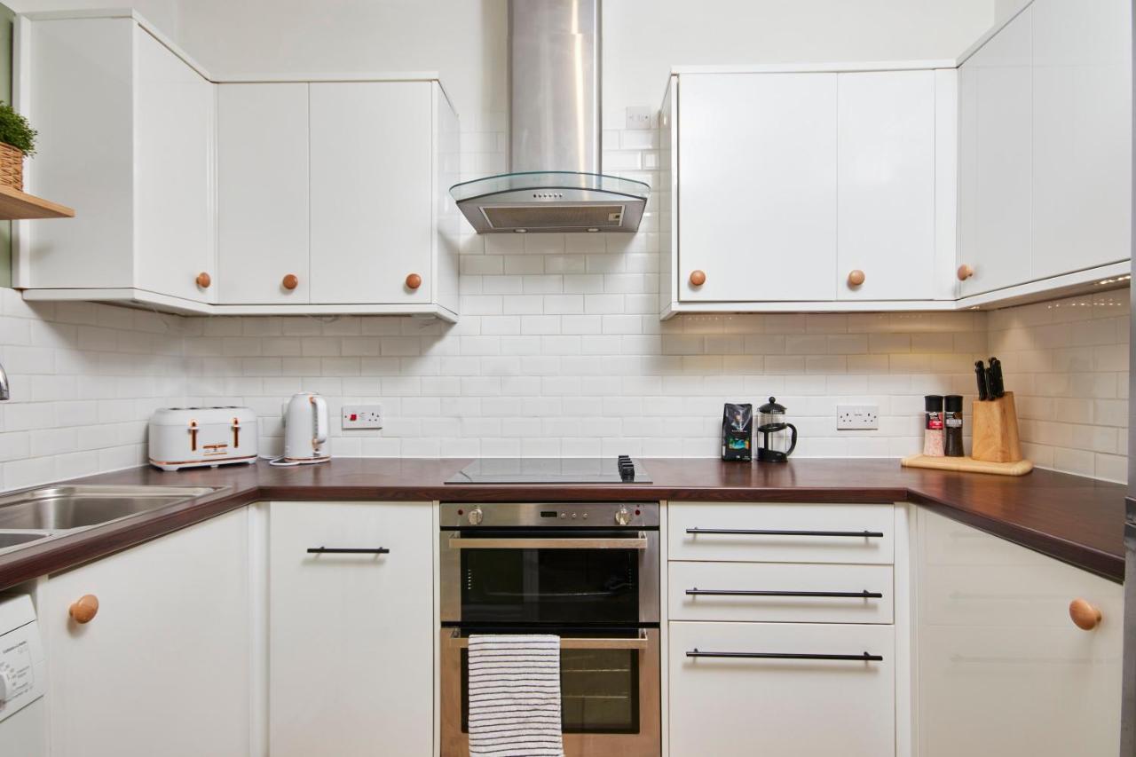 Wonderful In With Garden - Sleeps 8 Holiday home *