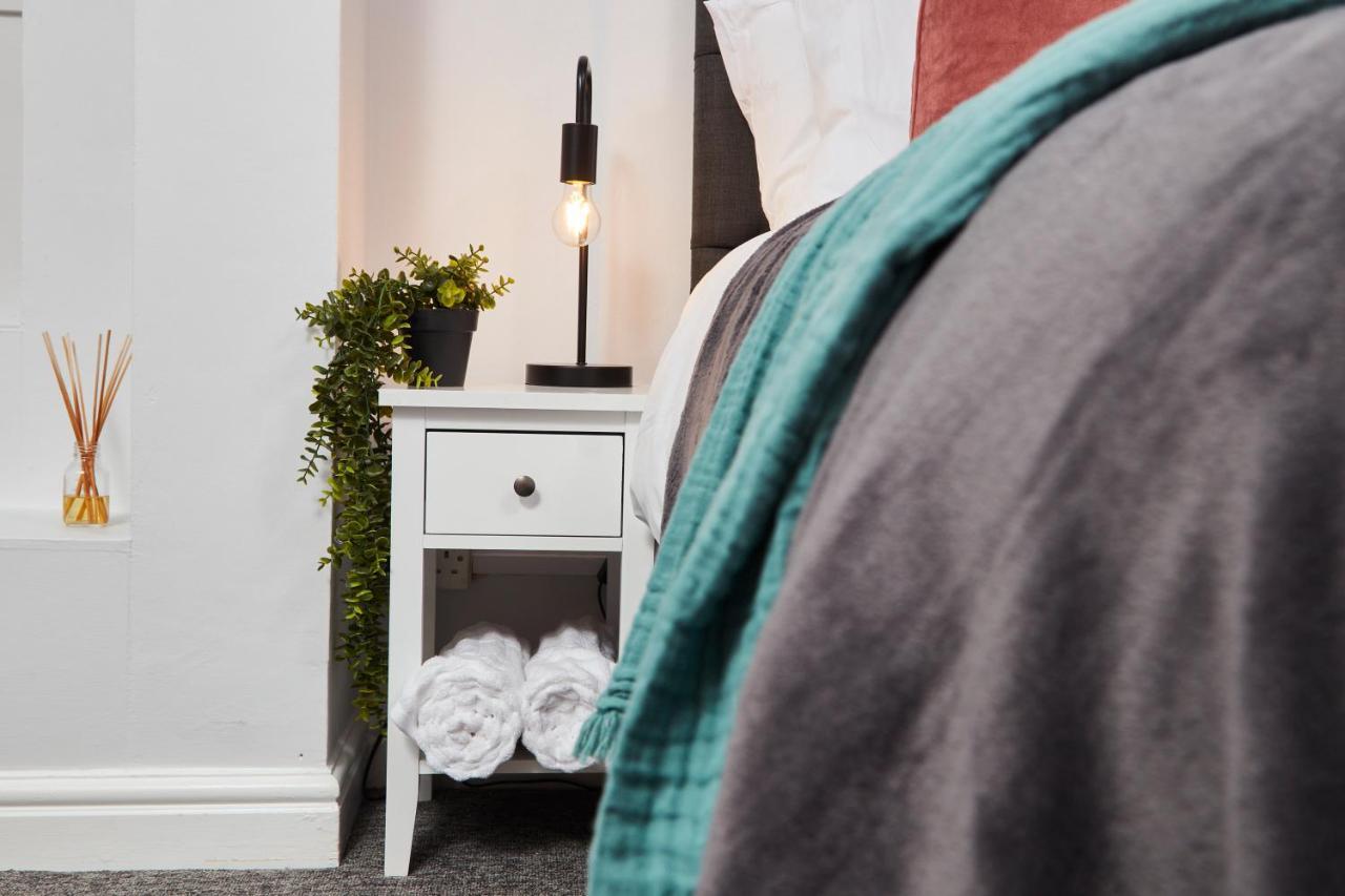 Wonderful In With Garden - Sleeps 8 Bath