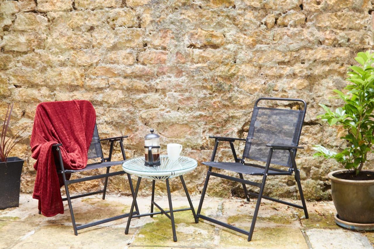 Wonderful In With Garden - Sleeps 8