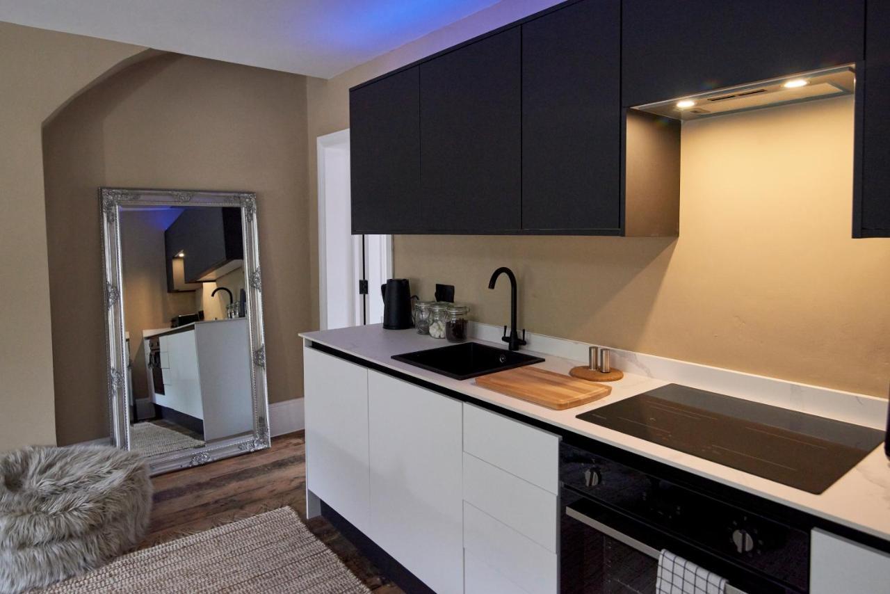 London Street Apartment