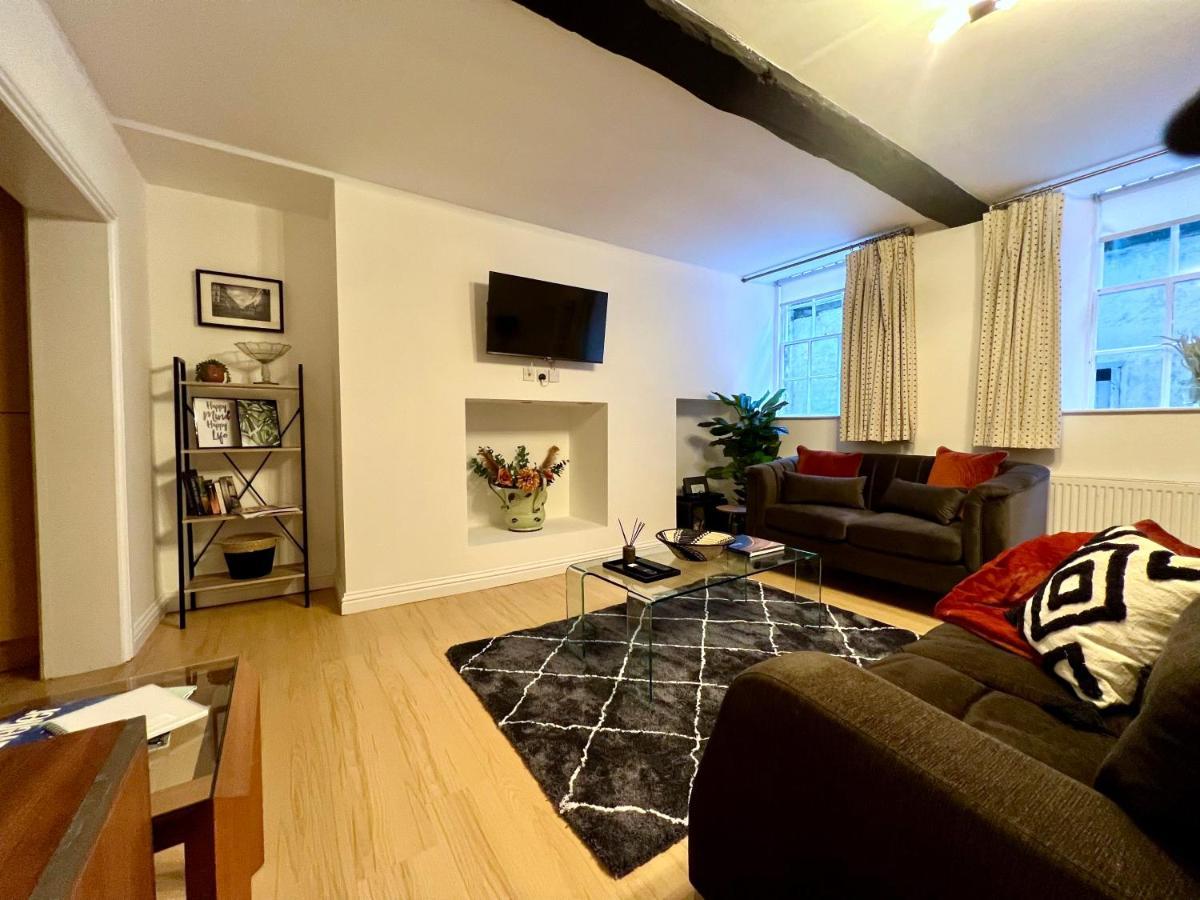 Superbly Located 2 Bedroom Luxury * Bath
