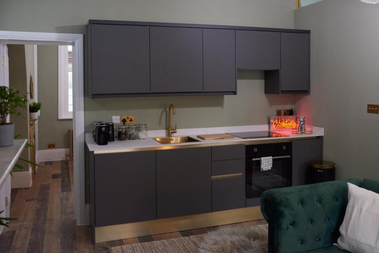 London Street Apartment *