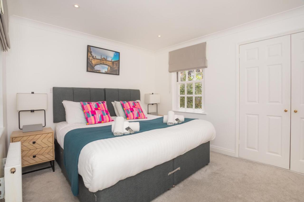 Crescent Mews *