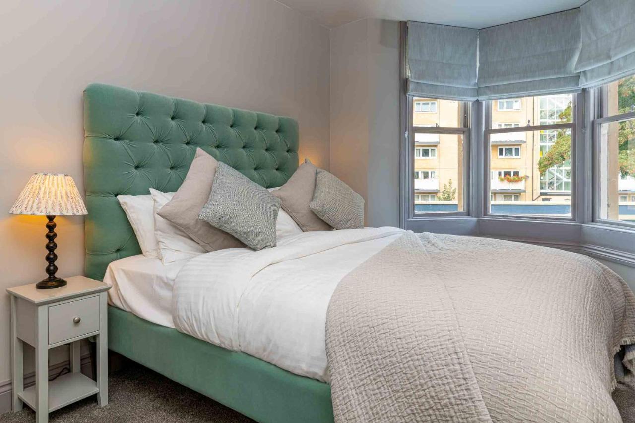 Beautiful Modern 1 Bedroom Apartment, Centre