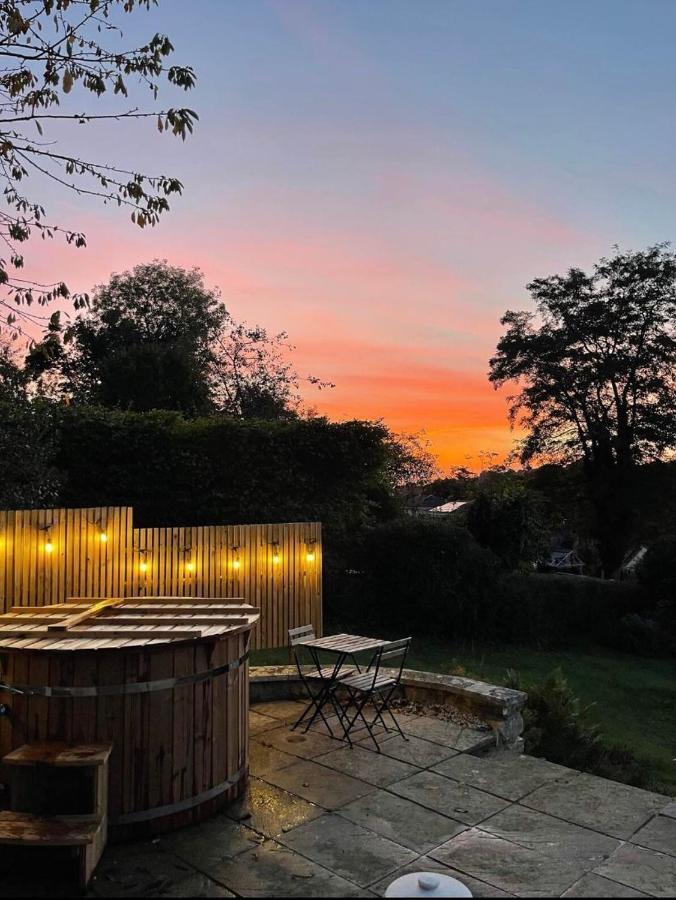 Secluded With Spectacular Views And Hot Tub!