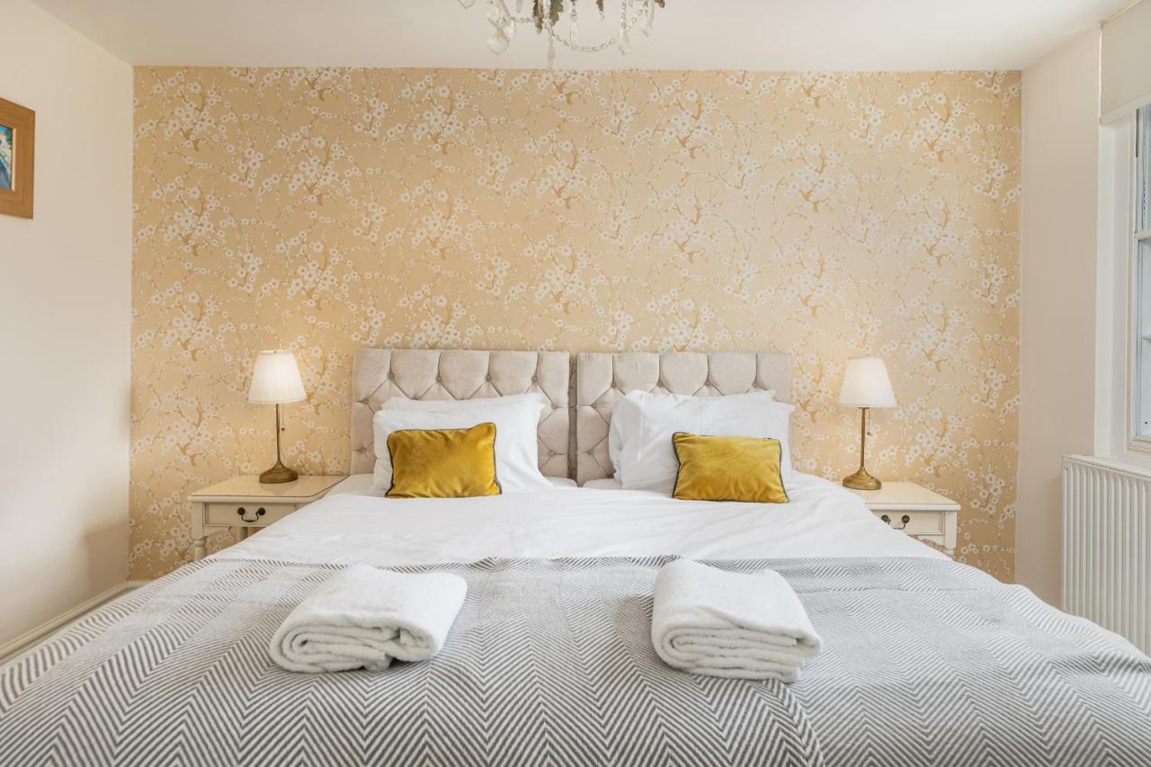 6 Bedroom Centre Georgian Town House - Abbey & Baths-2 Min Walk * Bath