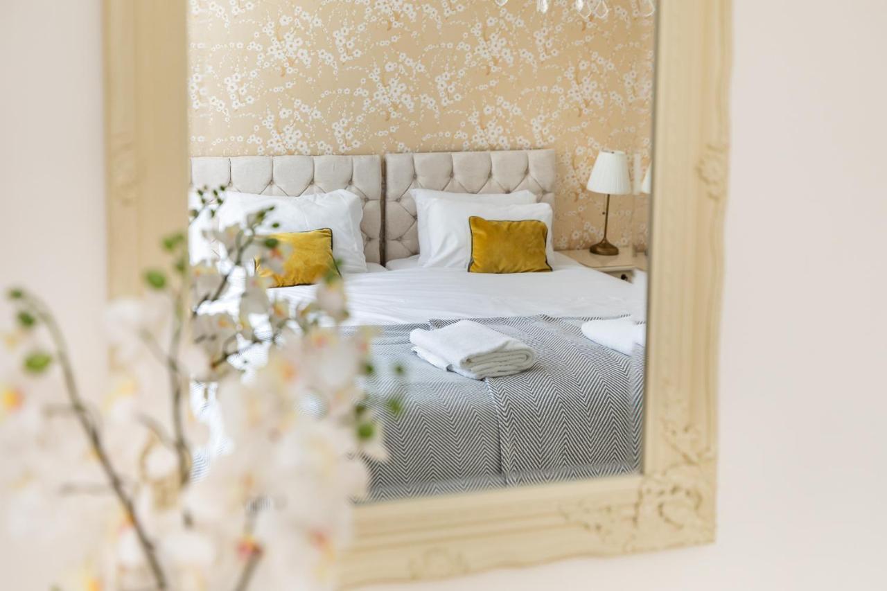 6 Bedroom Centre Georgian Town House - Abbey & Baths-2 Min Walk Apartment Bath