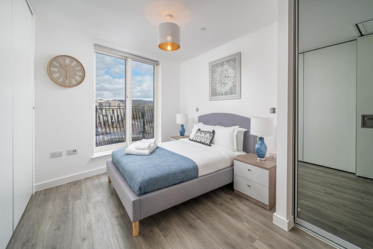 Riverside Apartment *