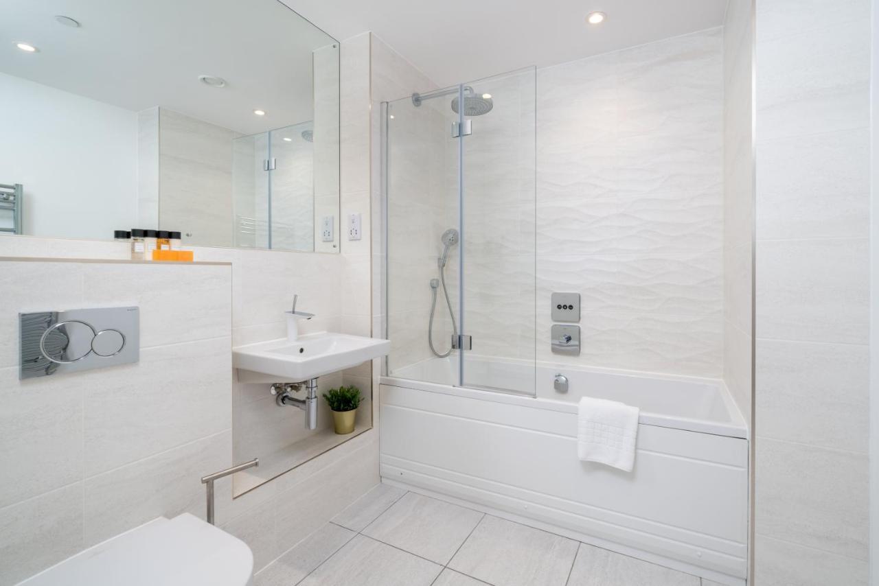 Riverside Apartment Bath