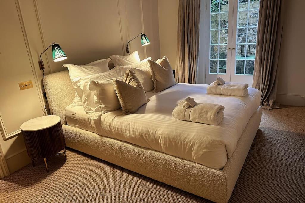 Brand New Georgian Flat In *