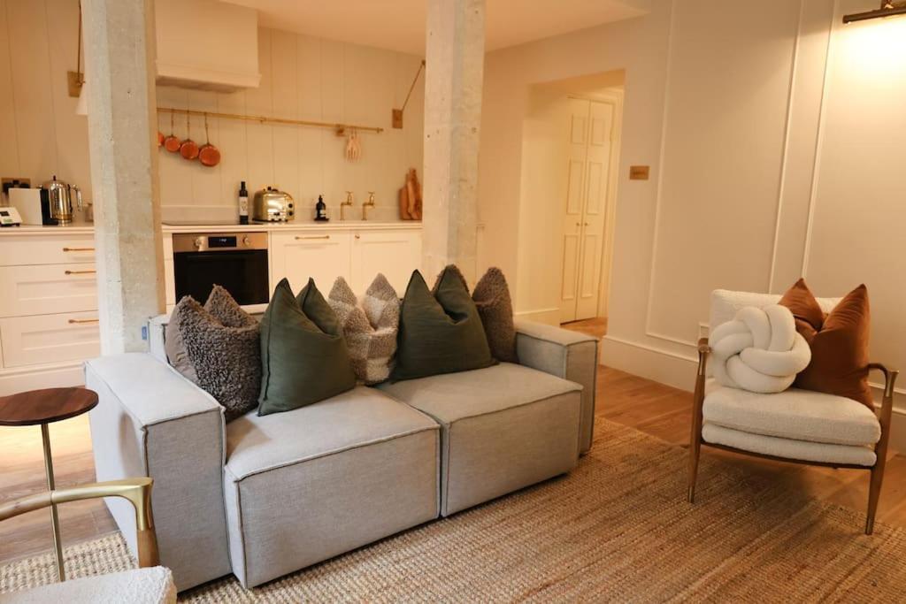 Brand New Georgian Flat In