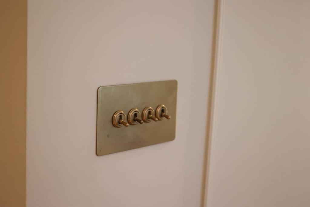 Brand New Georgian Flat In Apartment *