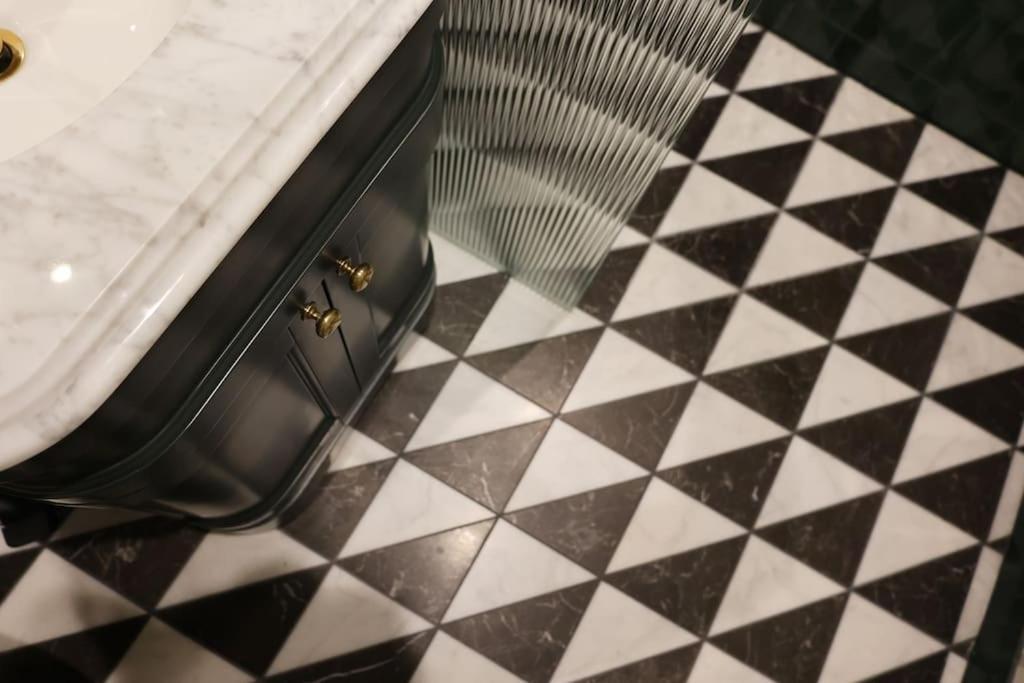 Brand New Georgian Flat In Apartment Bath