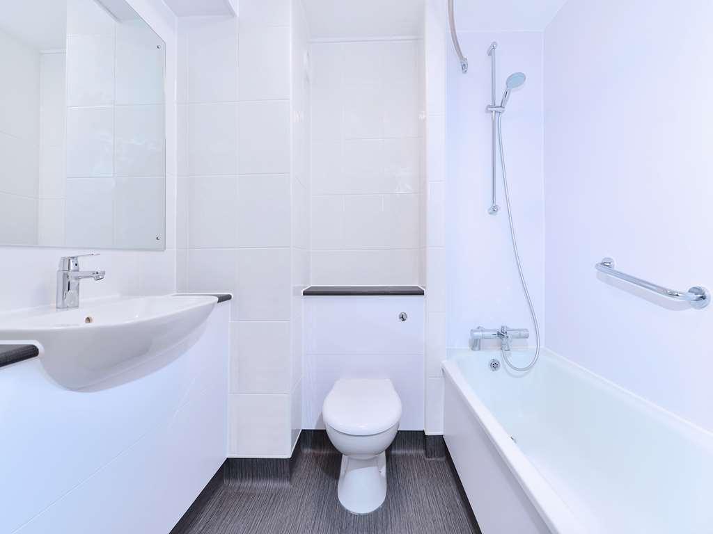 Travelodge Waterside Hotel