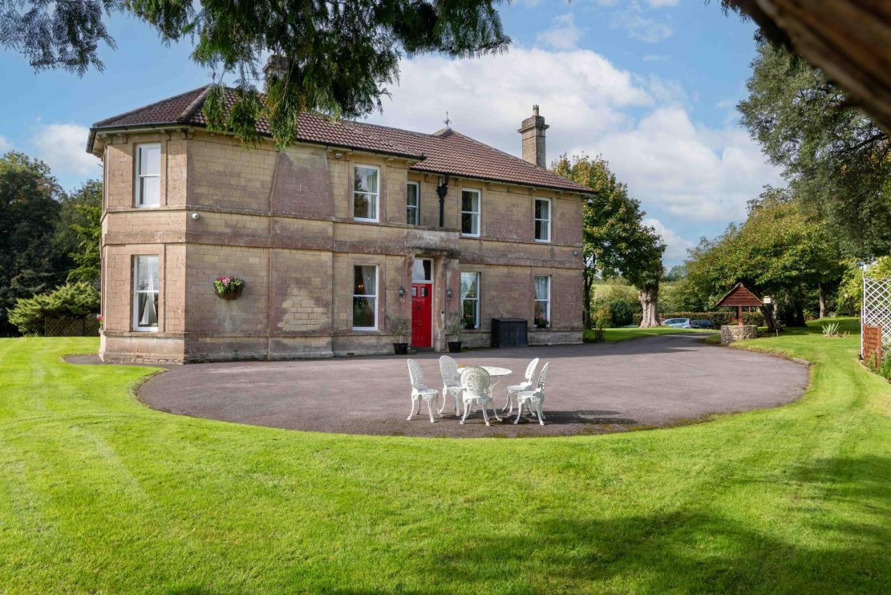 Cholwell Hall Villa