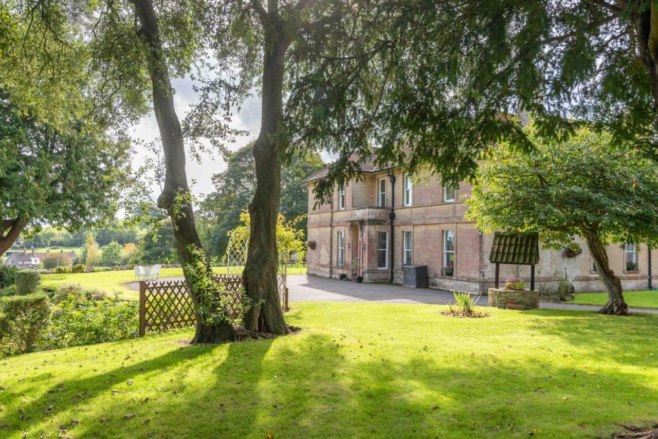 Cholwell Hall Villa *