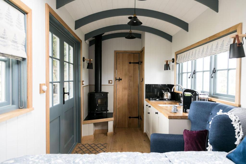 Lodge Skylark Shepherds Hut *