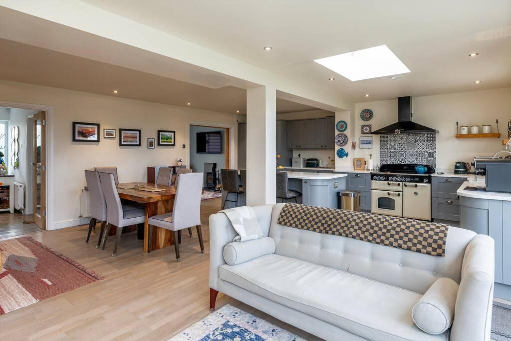 Fabulous House In W/parking *