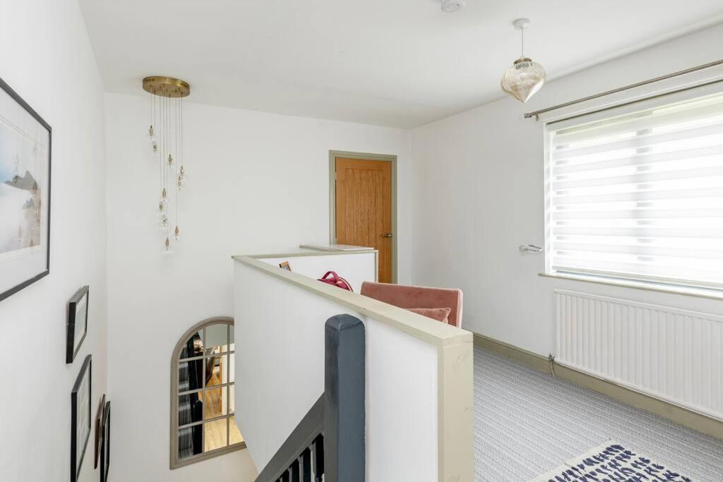 Fabulous House In W/parking Bath