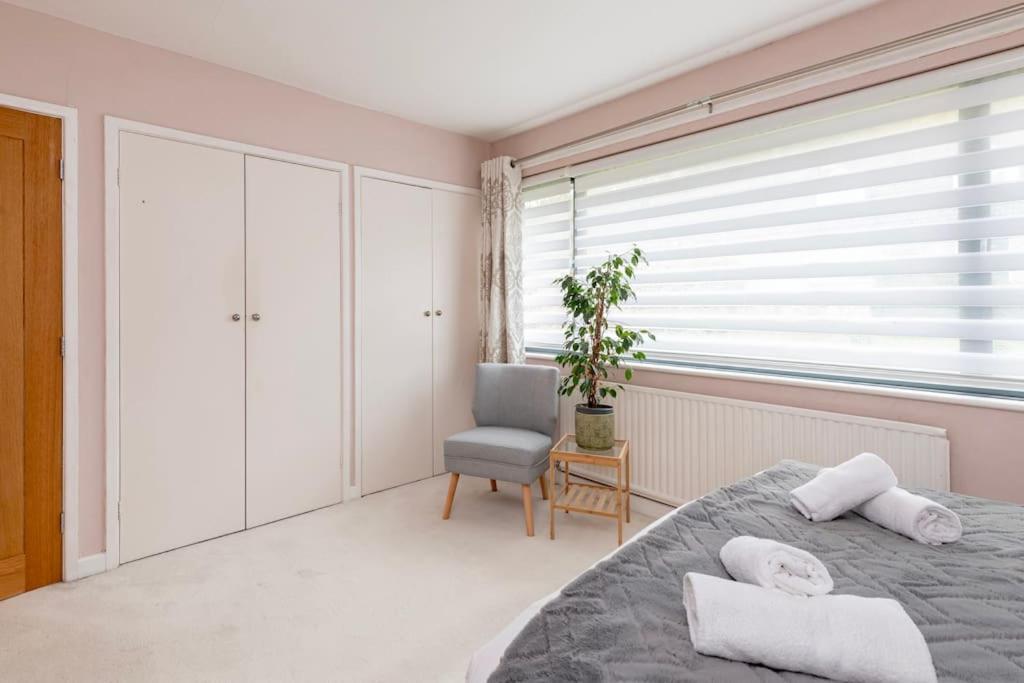 Fabulous House In W/parking * Bath