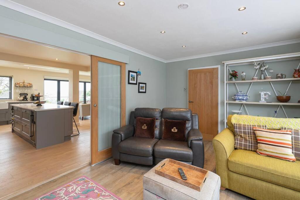 Fabulous House In W/parking