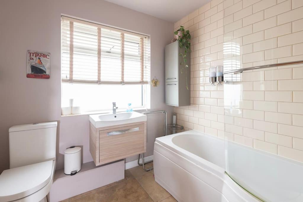 Fabulous House In W/parking Holiday home