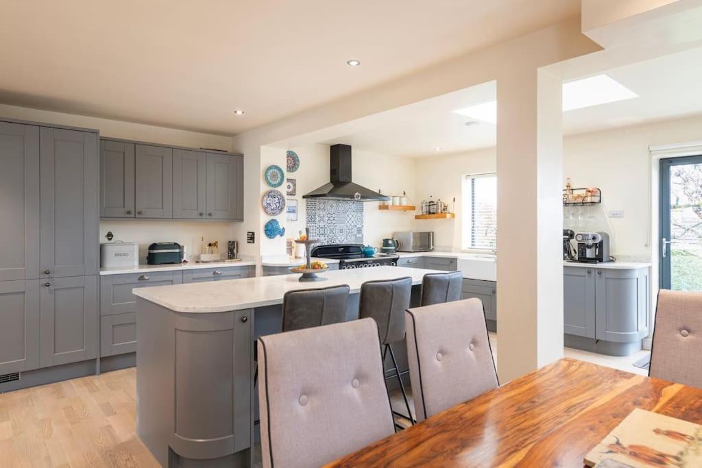 Fabulous House In W/parking Holiday home
