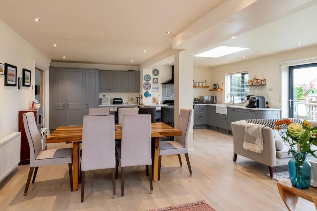 Fabulous House In W/parking Holiday home *