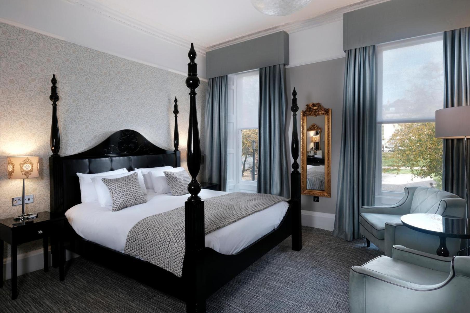 Francis Hotel