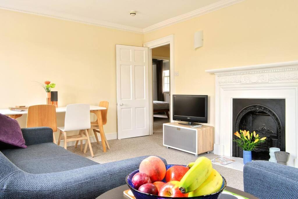 Apartment **spotless, Bright 2 Double Bed, Period Features** *