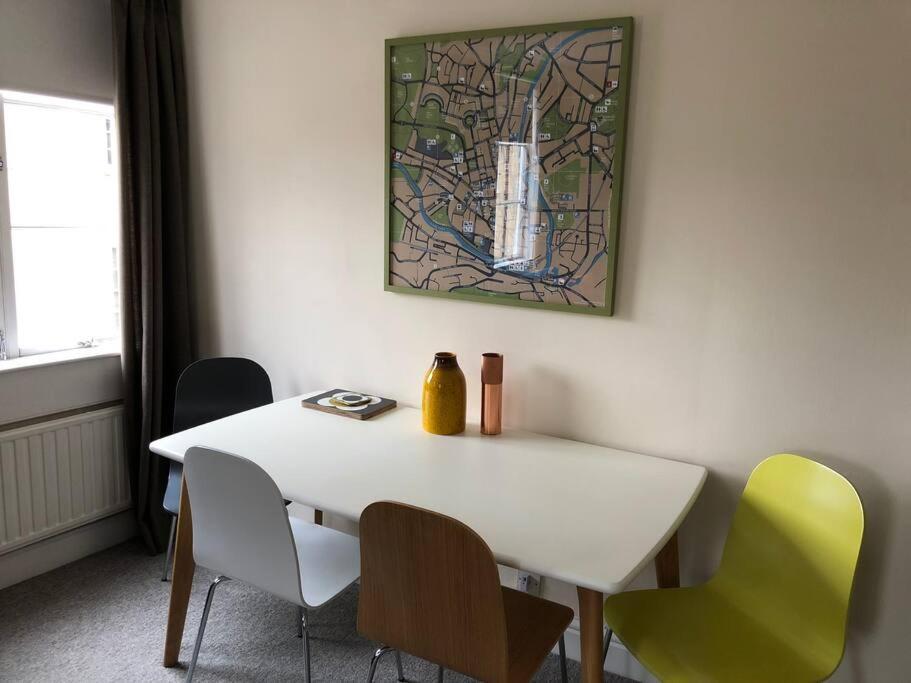 **spotless, Bright 2 Double Bed, Period Features** Apartment Bath